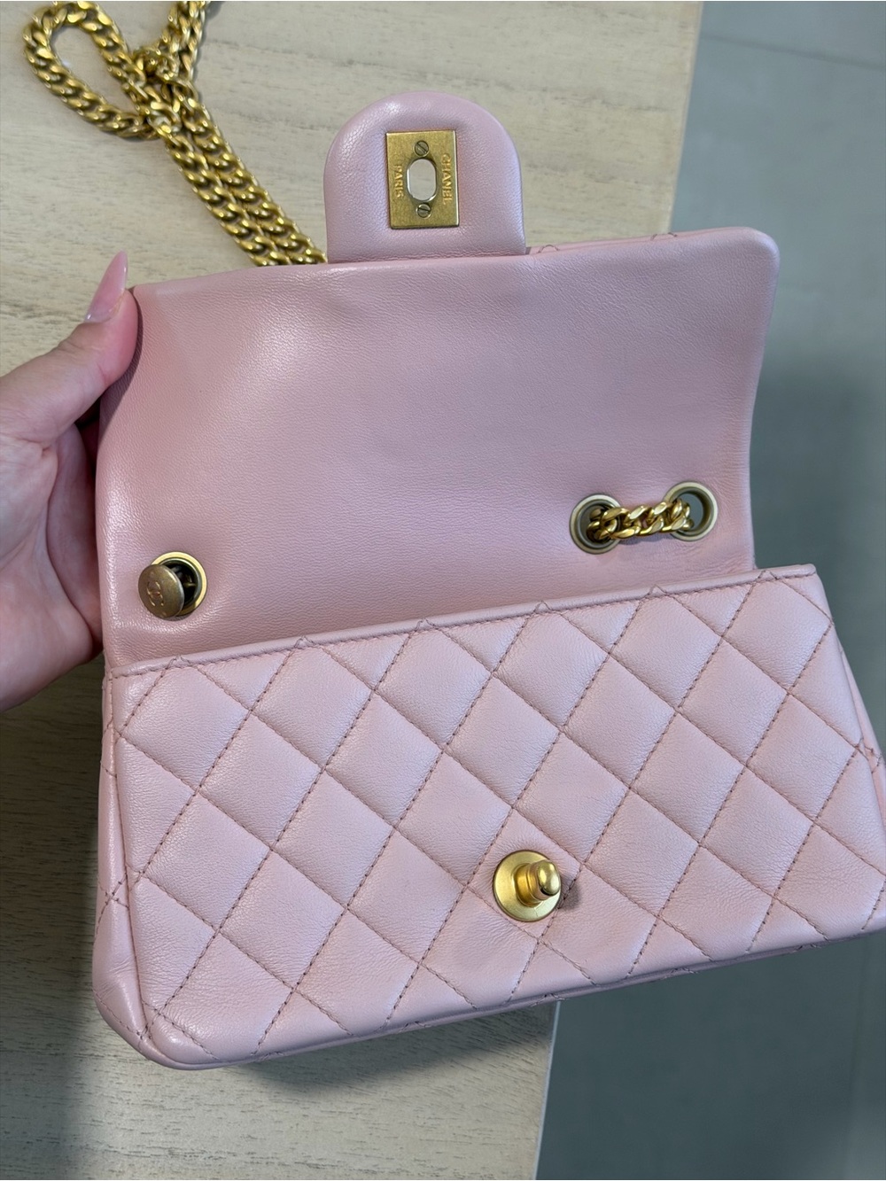 CHANEL Pearl Crush Classic Flap Small Light Pink Lambskin Vintage Gold Hardware - Picture 7 of 11